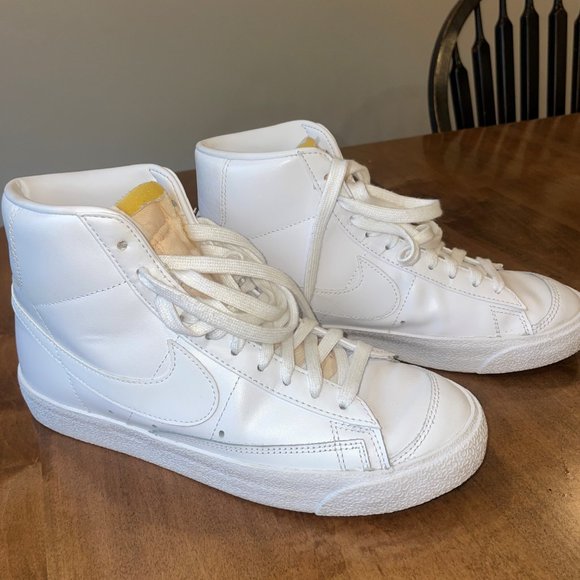 Nike Blazer Mid Sneaker - All White - Picture 2 of 4